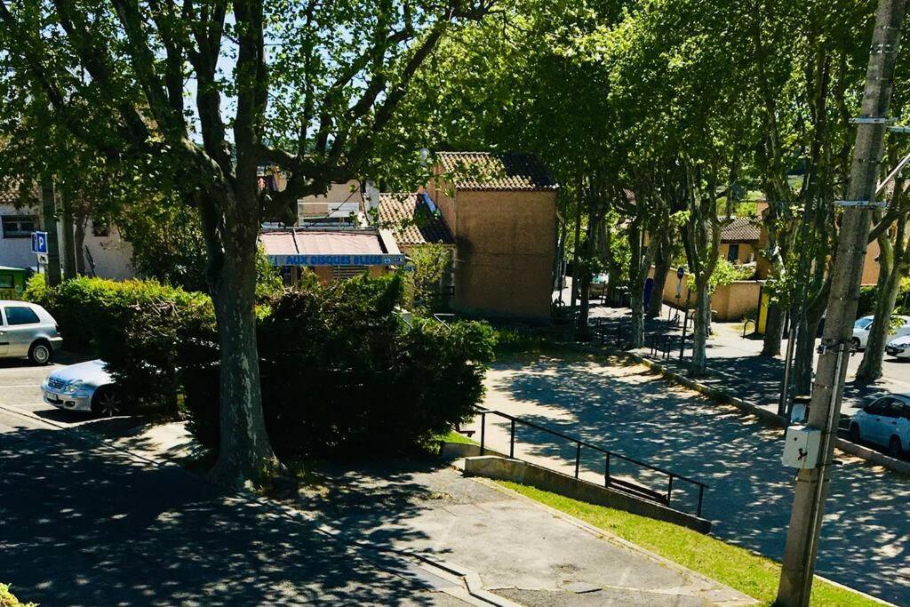 Bleu Lavande - Coquet Appartement Ambiance Village Istres Exterior photo